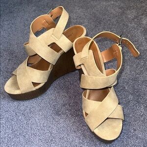 Indigo rd women’s wedge sandals size 8.  EUC